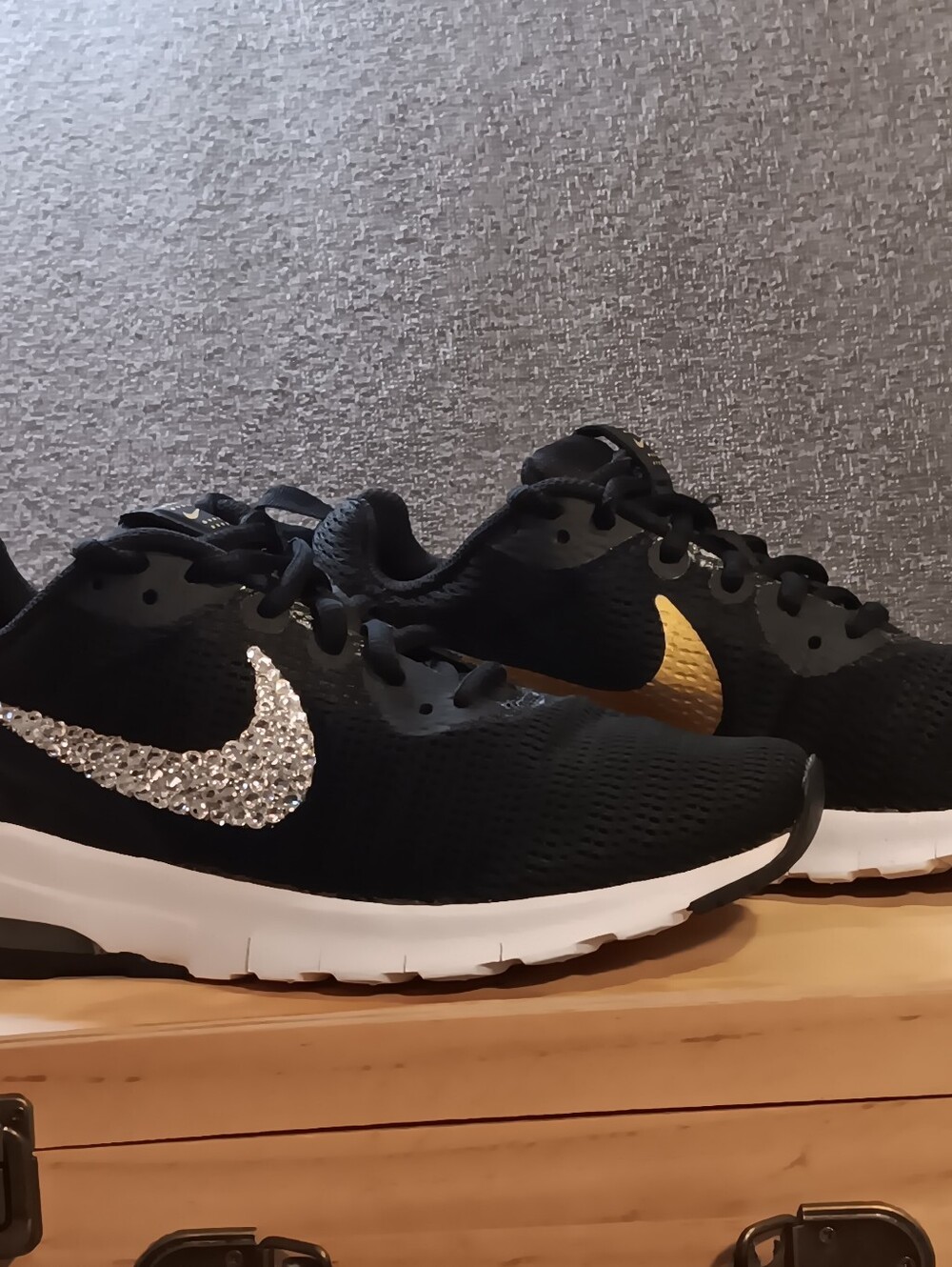 Nike Women's Air Max Motion Sneakers, Size 7 - Picture 3 of 9